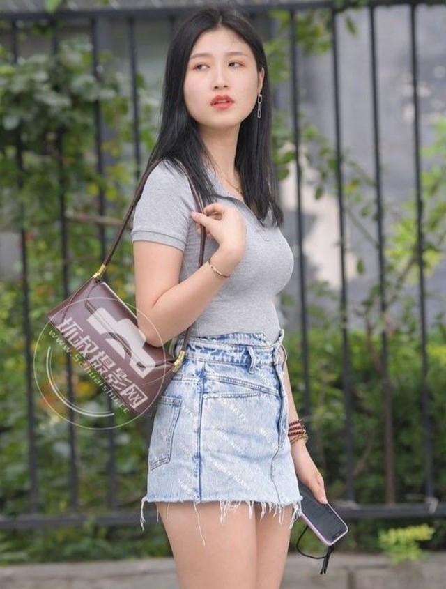 40 tuổi mà tủ đồ vẫn còn 7 thứ này thì bạn rất dễ mặc xấu- Ảnh 7.