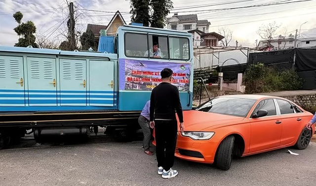 Nam ca sĩ Việt bị tàu hỏa tông, nói một điều kỳ lạ xảy ra- Ảnh 2.