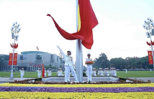 80 năm Cách mạng tháng Tám: Thiêng liêng lễ Thượng cờ trên Quảng trường Ba Đình- Ảnh 1.