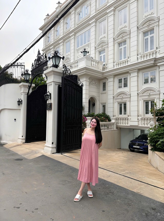 Nữ đại gia là mẹ đơn thân được nam NSƯT cưng chiều, dọn về sống chung trong biệt thự 200 tỷ ở TP.HCM- Ảnh 5.