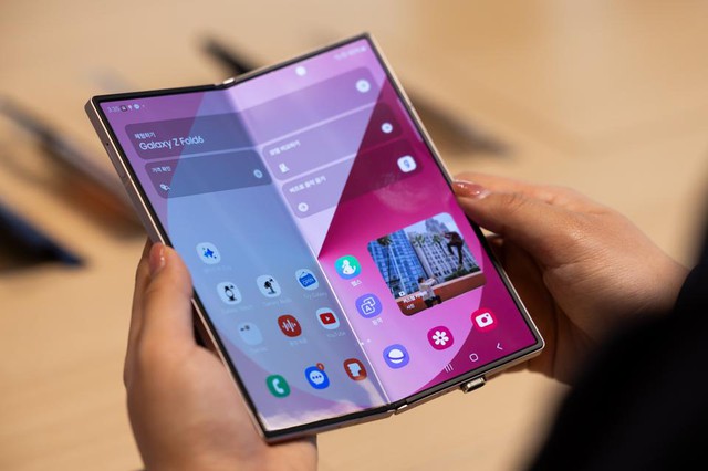 Nói thật là, nếu iPhone gập mà “ngon” như Galaxy Fold7, chắc chắn bán đắt như tôm tươi- Ảnh 2.