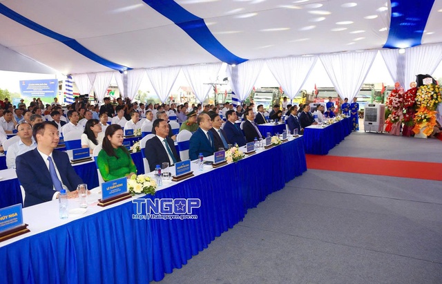 Các đại biểu dự Lễ khởi công Dự án đầu tư xây dựng và kinh doanh kết cấu hạ tầng Khu công nghiệp Yên Bình 2. Các đại biểu dự Lễ khởi công Dự án đầu tư xây dựng và kinh doanh kết cấu hạ tầng Khu công nghiệp Yên Bình 2.