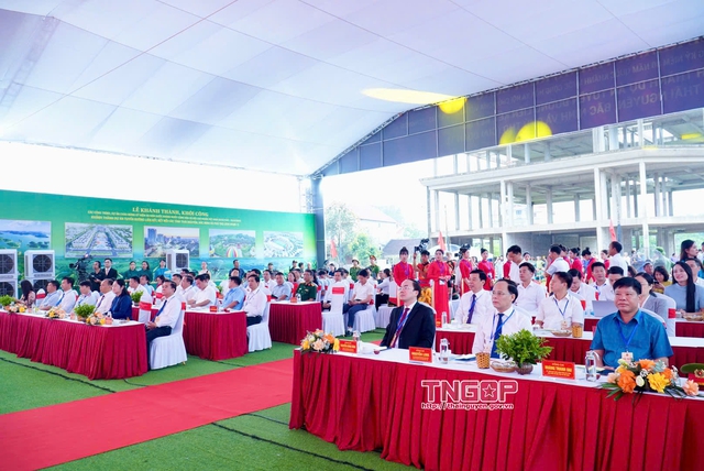 Các đại biểu tham dự Lễ khánh thành Dự án tuyến đường liên kết, kết nối các tỉnh Thái Nguyên, Bắc Ninh và Phú Thọ (giai đoạn 1). Các đại biểu tham dự Lễ khánh thành Dự án tuyến đường liên kết, kết nối các tỉnh Thái Nguyên, Bắc Ninh và Phú Thọ (giai đoạn 1).