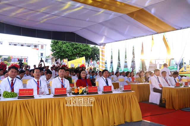 Các đại biểu dự Lễ khởi công Dự án khu nhà ở xã hội phường Bách Quang. Các đại biểu dự Lễ khởi công Dự án khu nhà ở xã hội phường Bách Quang.