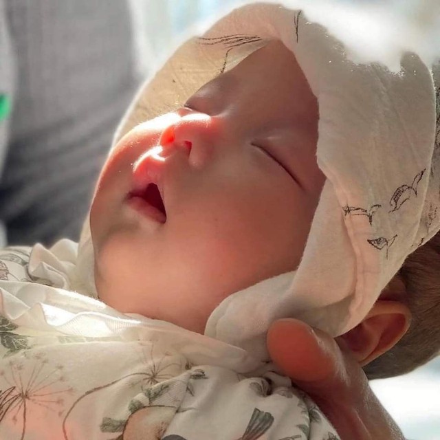 Dấu hiệu của 1 em bé đến để bù đắp, xoa dịu những tổn thương của bố mẹ- Ảnh 4. Dấu hiệu của 1 em bé đến để bù đắp, xoa dịu những tổn thương của bố mẹ- Ảnh 4.