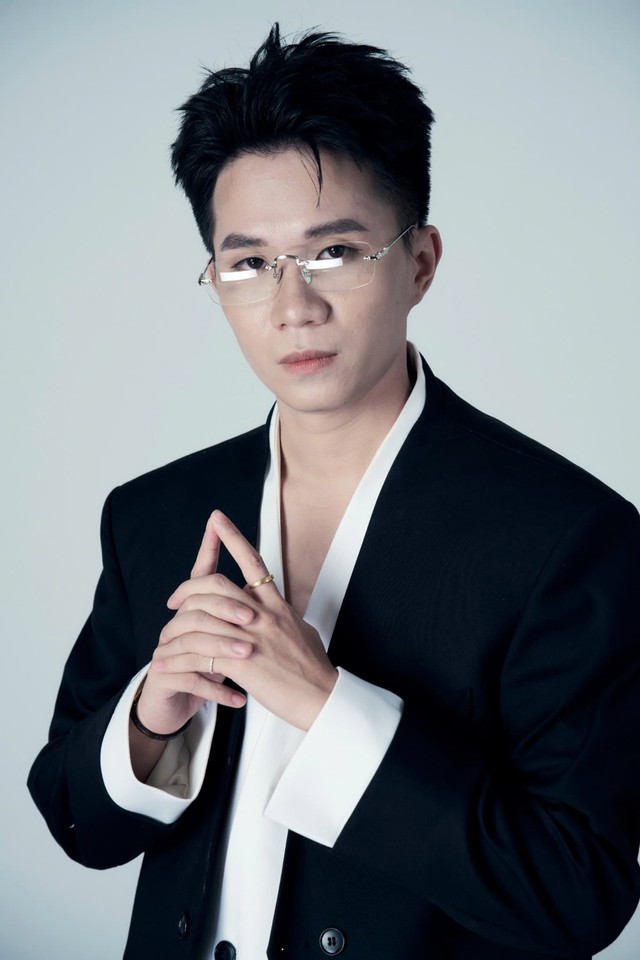 Danh tính 2 người đứng sau giúp Hoàng Hồng Ngọc tỏa sáng trong liveshow Bông hoa ánh thép- Ảnh 2.