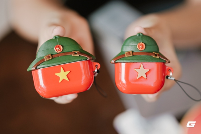 Trên tay ốp AirPods "nón cối - cờ đỏ sao vàng" cực hot kỷ niệm 80 năm Quốc khánh 2/9: Có tiền chưa chắc đã mua được!- Ảnh 3.