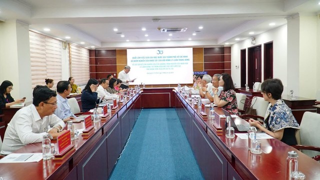 Toàn cảnh buổi làm việc.