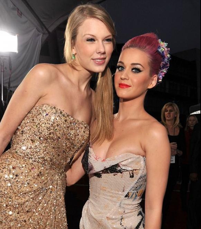 Lộ bằng chứng Selena Gomez làm tiểu tam trong quá khứ, có liên quan đến Taylor Swift?- Ảnh 2. Lộ bằng chứng Selena Gomez làm tiểu tam trong quá khứ, có liên quan đến Taylor Swift?- Ảnh 2.