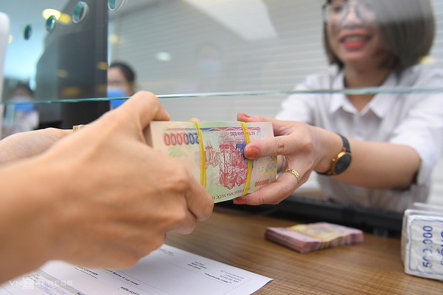 TIN NÓNG: 3 ngân hàng lớn đồng loạt có thay đổi lớn về giao dịch, người dân cần biết ngay- Ảnh 1.