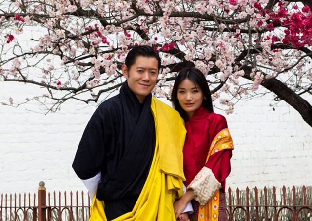 Chuyện tình hơn cả cổ tích của Quốc vương và Hoàng hậu Bhutan: Bắt đầu từ một câu nói năm 7 tuổi- Ảnh 1. Chuyện tình hơn cả cổ tích của Quốc vương và Hoàng hậu Bhutan: Bắt đầu từ một câu nói năm 7 tuổi- Ảnh 1.