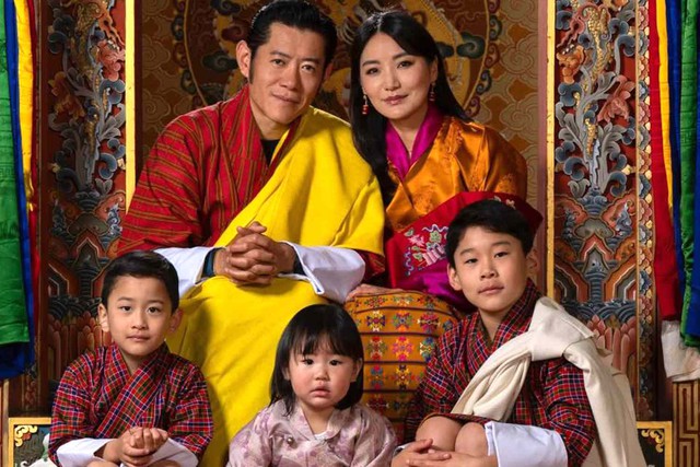 Chuyện tình hơn cả cổ tích của Quốc vương và Hoàng hậu Bhutan: Bắt đầu từ một câu nói năm 7 tuổi- Ảnh 5. Chuyện tình hơn cả cổ tích của Quốc vương và Hoàng hậu Bhutan: Bắt đầu từ một câu nói năm 7 tuổi- Ảnh 5.