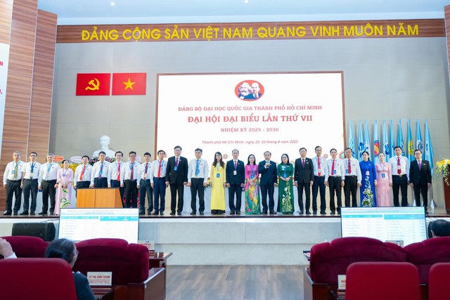 Ra mắt Ban chấp hành.