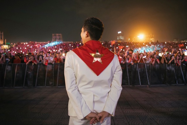 Nam ca sĩ đắt show nhất Đại lễ 2/9: C&oacute; 10 concert quốc gia xuất hiện đến 9, đẹp trai giọng ngọt c&ograve;n biết s&aacute;ng t&aacute;c nhạc về B&aacute;c Hồ- Ảnh 2.