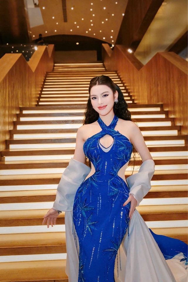 Hoa hậu Nguyễn Phương Anh diện đồ lộng lẫy, nổi bật tại sự kiện- Ảnh 4.