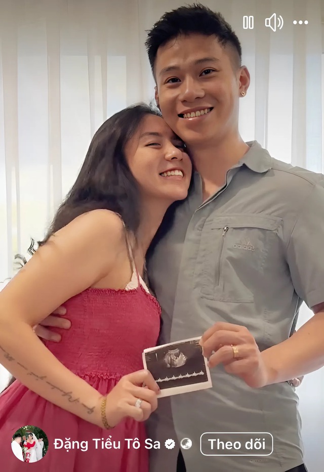 Đặng Tiểu Tô Sa đăng ảnh kể chuyện em bé mãi không chịu ra, đến nỗi "anh trai" Erik cũng phải sốt ruột giùm- Ảnh 1.