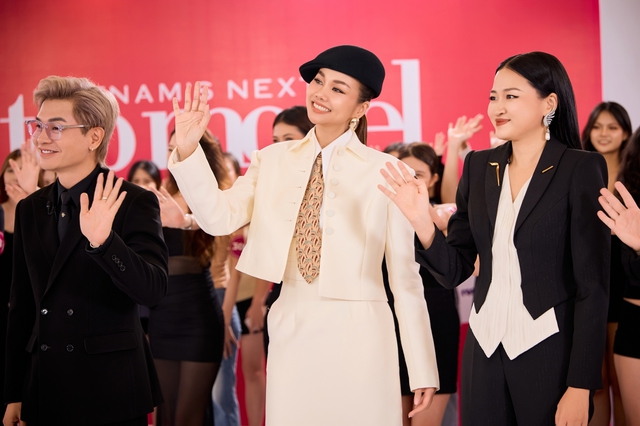 Sau Nam Trung, thêm 1 giám khảo rời "ghế nóng" Vietnam's Next Top Model?- Ảnh 5. Sau Nam Trung, thêm 1 giám khảo rời "ghế nóng" Vietnam's Next Top Model?- Ảnh 5.
