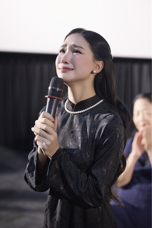 Nữ ca sĩ đắt lich bong da truc tiep nhất dịp Đại lễ 2/9: Bay ra bay vào xuyên Bắc - Nam, lịch trình kín mít vẫn kịp ra MV mới đạt thành tích toàn cầu- Ảnh 8.
