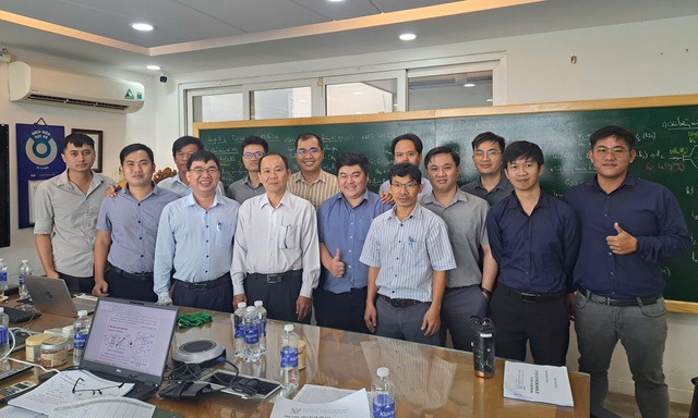 Thầy PGS.TS Nguyễn Tấn Dũng đào tạo đội ngũ kỹ sư của Công ty Thiết bị. Thầy PGS.TS Nguyễn Tấn Dũng đào tạo đội ngũ kỹ sư của Công ty Thiết bị.