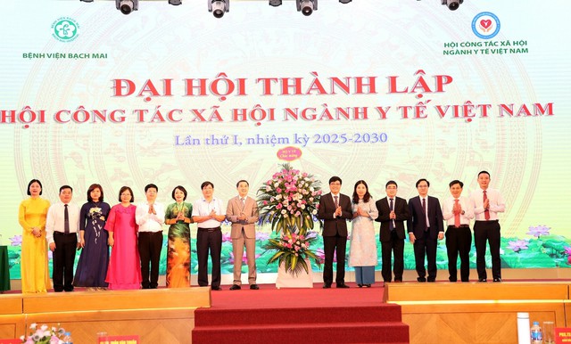 “Mạch nguồn nhân ái” trong ngành y: Thành lập Hội Công tác xã hội ngành y tế Việt Nam nhiệm kỳ 2025 – 2030- Ảnh 2. “Mạch nguồn nhân ái” trong ngành y: Thành lập Hội Công tác xã hội ngành y tế Việt Nam nhiệm kỳ 2025 – 2030- Ảnh 2.