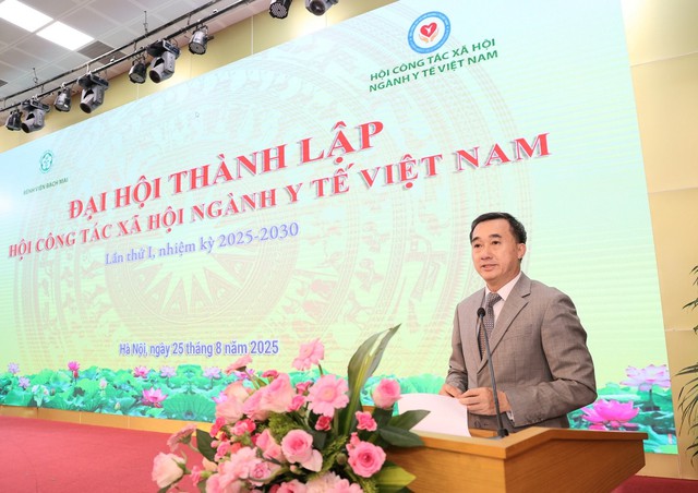 Thứ trưởng Bộ Y tế Trần Văn Thuấn phát biểu tại đại hội. Thứ trưởng Bộ Y tế Trần Văn Thuấn phát biểu tại đại hội.
