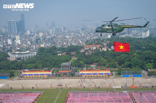 Nghiêm cấm thả bóng bay, đèn trời, sử dụng flycam ảnh hưởng hoạt động diễu binh, diễu hành- Ảnh 1. Nghiêm cấm thả bóng bay, đèn trời, sử dụng flycam ảnh hưởng hoạt động diễu binh, diễu hành- Ảnh 1.
