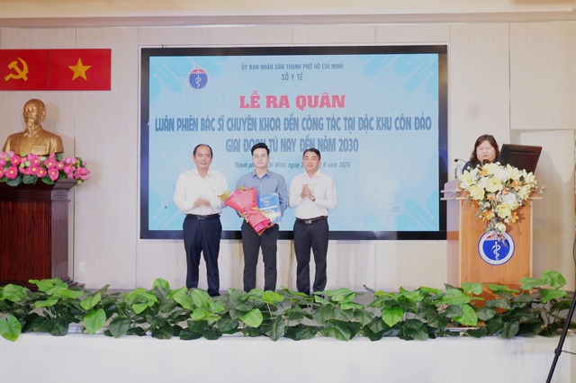 Tuổi trẻ không chọn an nhàn, bác sĩ 9X tình nguyện ra Côn Đảo phục vụ- Ảnh 1. Tuổi trẻ không chọn an nhàn, bác sĩ 9X tình nguyện ra Côn Đảo phục vụ- Ảnh 1.