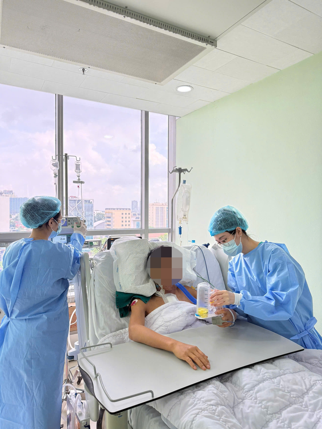 Cờ Tổ quốc tung bay: Từ hào khí dân tộc đến chiến công thầy thuốc quân y- Ảnh 6. Cờ Tổ quốc tung bay: Từ hào khí dân tộc đến chiến công thầy thuốc quân y- Ảnh 6.