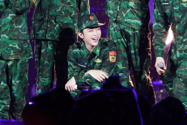 Hoàng tử Vpop cực đắt show dạo này: Có đêm chạy 2 show mệt bở người, cát-xê từng này thì tiền bao nhiêu cho hết!- Ảnh 4. Hoàng tử Vpop cực đắt show dạo này: Có đêm chạy 2 show mệt bở người, cát-xê từng này thì tiền bao nhiêu cho hết!- Ảnh 4.