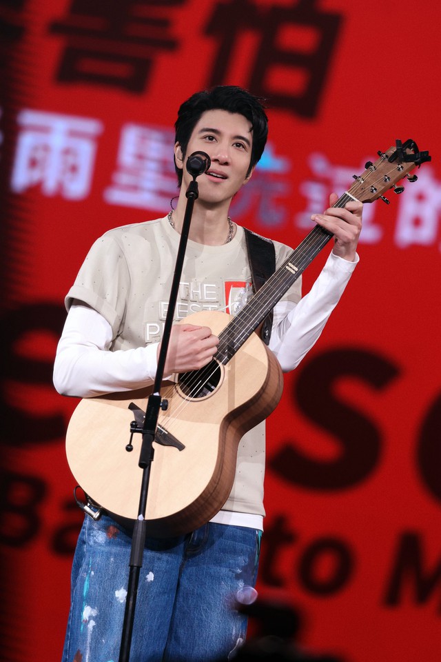 Tin được không visual của mỹ nam số 1 showbiz: Nhan sắc "ăn thịt đường tăng", biết tuổi thật còn sốc nữa- Ảnh 4. Tin được không visual của mỹ nam số 1 showbiz: Nhan sắc "ăn thịt đường tăng", biết tuổi thật còn sốc nữa- Ảnh 4.