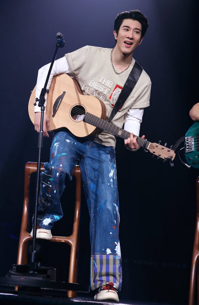 Tin được không visual của mỹ nam số 1 showbiz: Nhan sắc "ăn thịt đường tăng", biết tuổi thật còn sốc nữa- Ảnh 2. Tin được không visual của mỹ nam số 1 showbiz: Nhan sắc "ăn thịt đường tăng", biết tuổi thật còn sốc nữa- Ảnh 2.