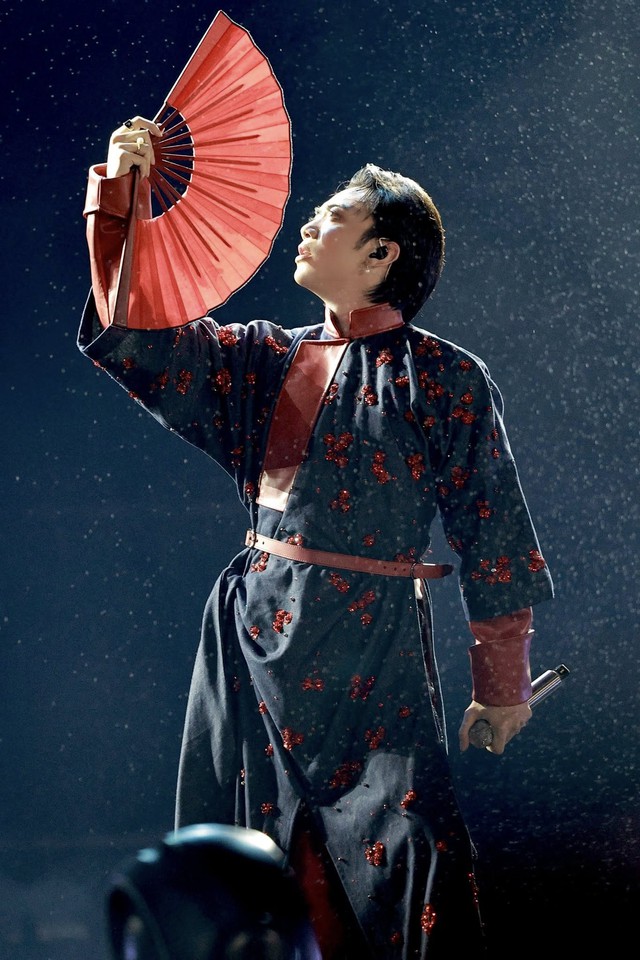 Hoàng tử Vpop cực đắt show dạo này: Có đêm chạy 2 show mệt bở người, cát-xê từng này thì tiền bao nhiêu cho hết!- Ảnh 3. Hoàng tử Vpop cực đắt show dạo này: Có đêm chạy 2 show mệt bở người, cát-xê từng này thì tiền bao nhiêu cho hết!- Ảnh 3.