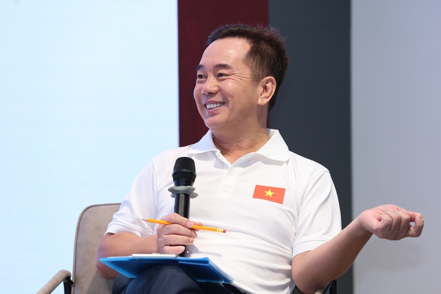 Anh Nguyễn Trung Vũ - Doanh nhân Sao Đỏ, Chủ tịch HĐQT Tập đoàn Cen Group chia sẻ tại chương trình. Anh Nguyễn Trung Vũ - Doanh nhân Sao Đỏ, Chủ tịch HĐQT Tập đoàn Cen Group chia sẻ tại chương trình.