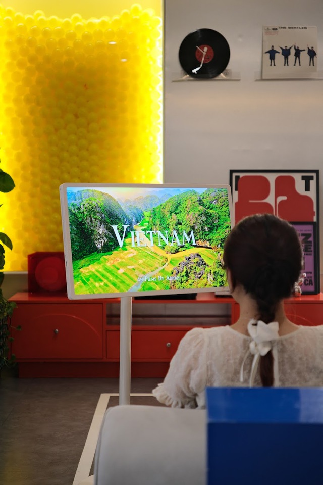 LG StanbyME 2 không chỉ hữu ích mà còn làm đẹp cho không gian sống: Vừa là rạp phim thu nhỏ, vừa là tranh decor, cùng siêu nhiều tiện ích bất ngờ- Ảnh 8. LG StanbyME 2 không chỉ hữu ích mà còn làm đẹp cho không gian sống: Vừa là rạp phim thu nhỏ, vừa là tranh decor, cùng siêu nhiều tiện ích bất ngờ- Ảnh 8.