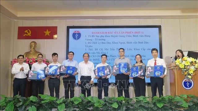 Các bác sĩ chuyên khoa đầu ngành đã sẵn sàng luân phiên đến công tác tại Đặc khu Côn Đảo- Ảnh 4. Các bác sĩ chuyên khoa đầu ngành đã sẵn sàng luân phiên đến công tác tại Đặc khu Côn Đảo- Ảnh 4.