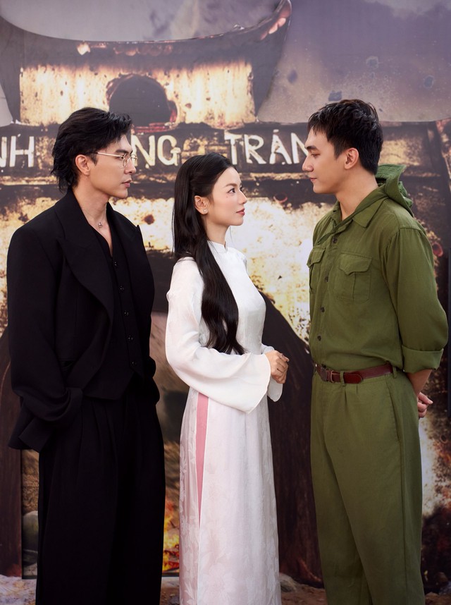 Bóng hồng duy nhất của dàn diễn viên trẻ phim Mưa đỏ: Để mặt mộc hoàn toàn trên phim, đạo diễn không cho làm 1 điều trước khi quay cảnh tình cảm- Ảnh 6. Bóng hồng duy nhất của dàn diễn viên trẻ phim Mưa đỏ: Để mặt mộc hoàn toàn trên phim, đạo diễn không cho làm 1 điều trước khi quay cảnh tình cảm- Ảnh 6.