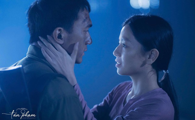 Bóng hồng duy nhất của dàn diễn viên trẻ phim Mưa đỏ: Để mặt mộc hoàn toàn trên phim, đạo diễn không cho làm 1 điều trước khi quay cảnh tình cảm- Ảnh 4. Bóng hồng duy nhất của dàn diễn viên trẻ phim Mưa đỏ: Để mặt mộc hoàn toàn trên phim, đạo diễn không cho làm 1 điều trước khi quay cảnh tình cảm- Ảnh 4.