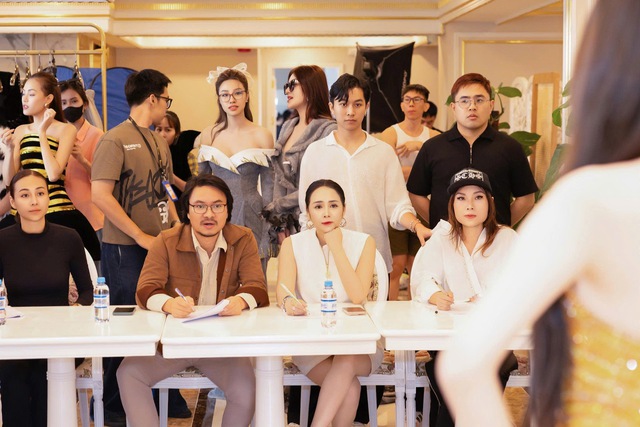 Không khí tất bật hậu trường trước giờ G của Vietnam Beauty Fashion Fest lần thứ 12- Ảnh 5. Không khí tất bật hậu trường trước giờ G của Vietnam Beauty Fashion Fest lần thứ 12- Ảnh 5.