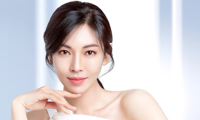 Nữ diễn viên 44 tuổi có làn da như 20 tuổi: Chồng cô tiết lộ 1 việc mà vợ mình luôn làm khi đi xe cùng nhau- Ảnh 2. Nữ diễn viên 44 tuổi có làn da như 20 tuổi: Chồng cô tiết lộ 1 việc mà vợ mình luôn làm khi đi xe cùng nhau- Ảnh 2.