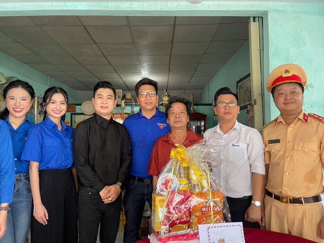 Lê Anh Tuấn đồng hành cùng Đoàn thanh niên Đài Truyền hình TP Hồ Chí Minh- Ảnh 6. Lê Anh Tuấn đồng hành cùng Đoàn thanh niên Đài Truyền hình TP Hồ Chí Minh- Ảnh 6.