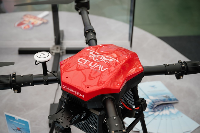 UAV "mắt thần trên không" lần đầu tiên xuất hiện tại Triển lãm quy mô lớn nhất Việt Nam- Ảnh 2. UAV "mắt thần trên không" lần đầu tiên xuất hiện tại Triển lãm quy mô lớn nhất Việt Nam- Ảnh 2.