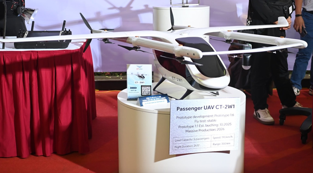 UAV "mắt thần trên không" lần đầu tiên xuất hiện tại Triển lãm quy mô lớn nhất Việt Nam- Ảnh 3. UAV "mắt thần trên không" lần đầu tiên xuất hiện tại Triển lãm quy mô lớn nhất Việt Nam- Ảnh 3.