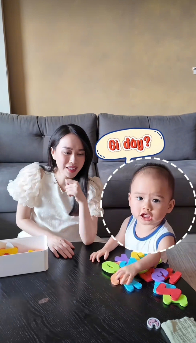 "Cậu cả" Leon nhà MC Ngô Mai Phương mới 18 tháng đã thuộc làu làu cả bảng chữ cái: Bí quyết chỉ có giá 215k mà thôi!- Ảnh 1.