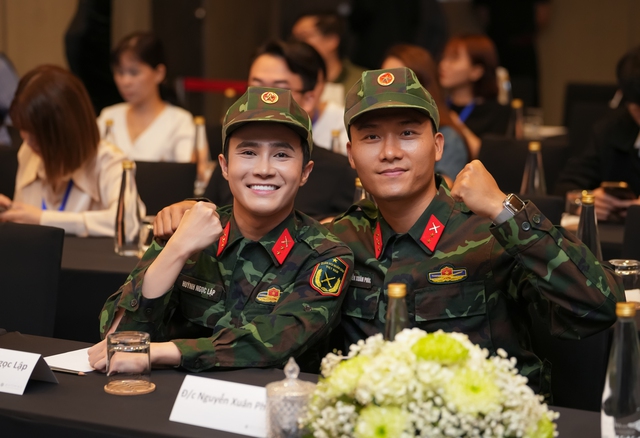 Dàn nghệ sĩ đông kỷ lục góp mặt trong 1 show truyền hình thực tế: Gần 50 tên tuổi quy tụ, lần đầu có “chiến sĩ dẫn dắt tân binh”- Ảnh 1. Dàn nghệ sĩ đông kỷ lục góp mặt trong 1 show truyền hình thực tế: Gần 50 tên tuổi quy tụ, lần đầu có “chiến sĩ dẫn dắt tân binh”- Ảnh 1.