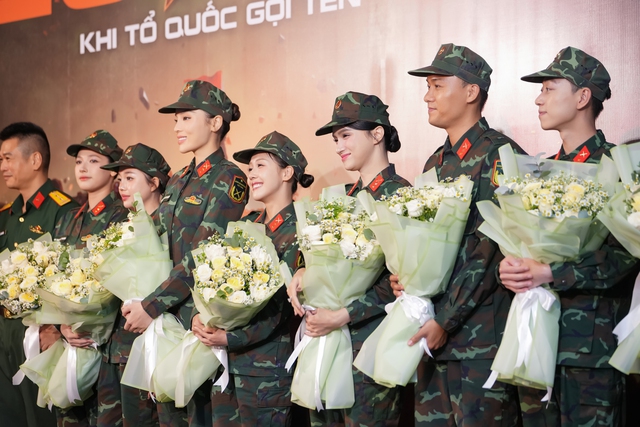 Dàn nghệ sĩ đông kỷ lục góp mặt trong 1 show truyền hình thực tế: Gần 50 tên tuổi quy tụ, lần đầu có “chiến sĩ dẫn dắt tân binh”- Ảnh 2. Dàn nghệ sĩ đông kỷ lục góp mặt trong 1 show truyền hình thực tế: Gần 50 tên tuổi quy tụ, lần đầu có “chiến sĩ dẫn dắt tân binh”- Ảnh 2.