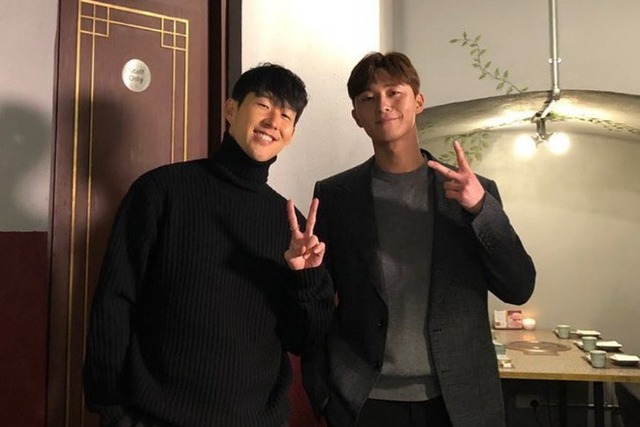 Park Seo Joon sáng bừng khi đến sân tri ân Son Heung Min, hành động gì mà được "chấm điểm 10"?- Ảnh 5. Park Seo Joon sáng bừng khi đến sân tri ân Son Heung Min, hành động gì mà được "chấm điểm 10"?- Ảnh 5.
