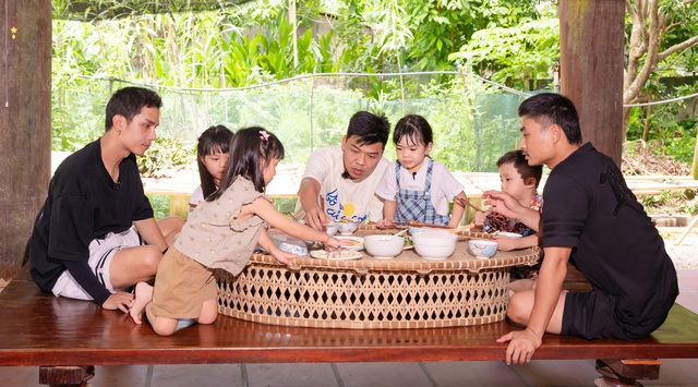 "Bố ơi mình đi đâu thế?" tập 12: Neko Lê đưa các con trở về tuổi thơ trong veo với vòng tay lá sắn- Ảnh 22. "Bố ơi mình đi đâu thế?" tập 12: Neko Lê đưa các con trở về tuổi thơ trong veo với vòng tay lá sắn- Ảnh 22.