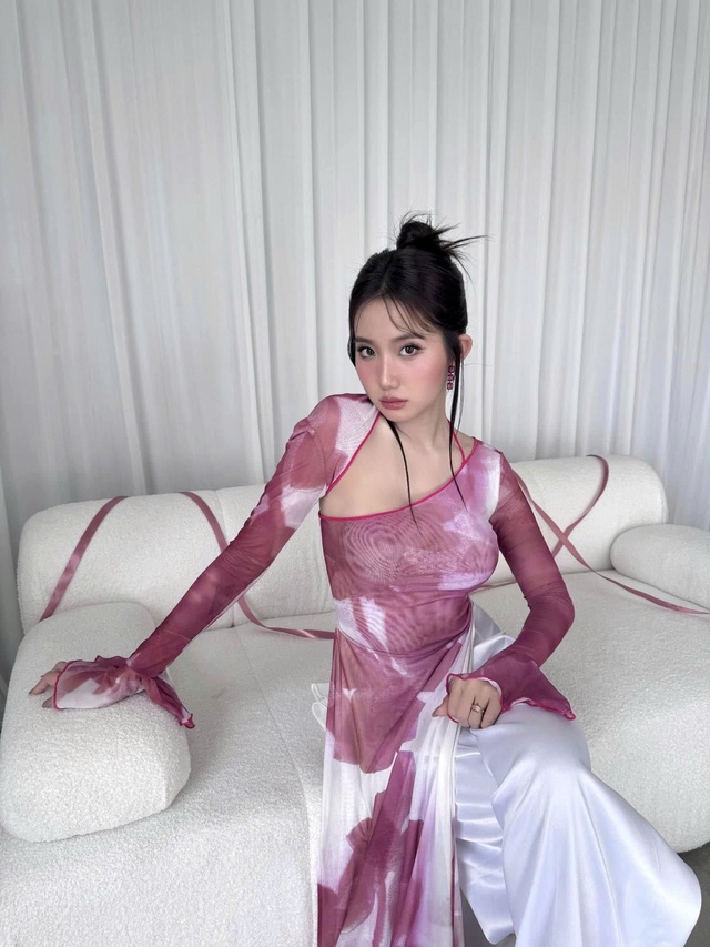 Người đẹp showbiz làm dâu gia đình giàu nổi tiếng ở Đồng Tháp: 18 tuổi bước chân vào giới thượng lưu, được nhà chồng cưng chiều như trứng mỏng - Ảnh 3. Người đẹp showbiz làm dâu gia đình giàu nổi tiếng ở Đồng Tháp: 18 tuổi bước chân vào giới thượng lưu, được nhà chồng cưng chiều như trứng mỏng - Ảnh 3.