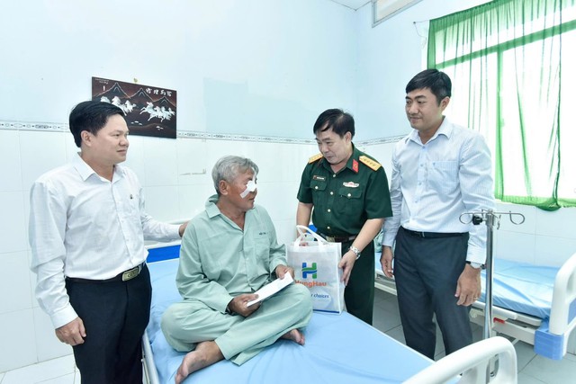 Bệnh viện Quân y 175 phối hợp khám, mổ mắt miễn phí tại Đồng Tháp: Lan tỏa ánh sáng nhân văn tới cộng đồng- Ảnh 2.