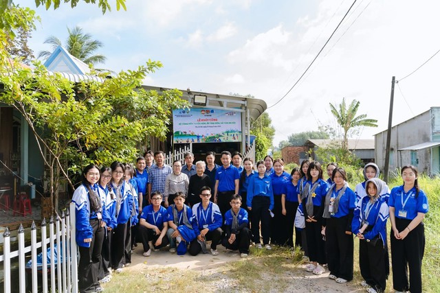 Thắp lửa nhiệt huyết tuổi trẻ: Thành đoàn TP. Hồ Chí Minh thăm và động viên chiến sĩ tình nguyện mùa hè xanh tại Tân An Hội và An Giang- Ảnh 1.